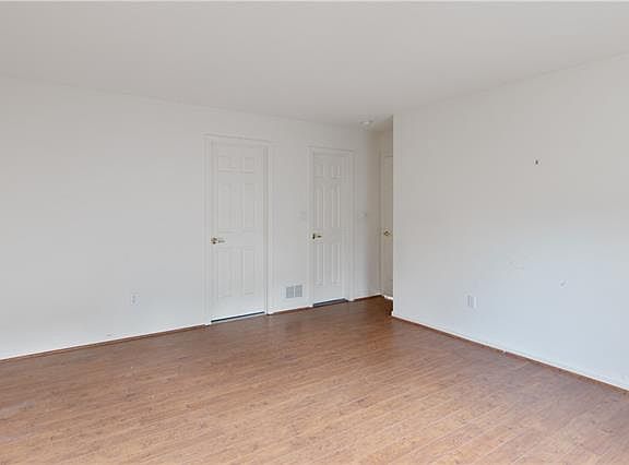 4th image of 832A Heritage Hls #A
