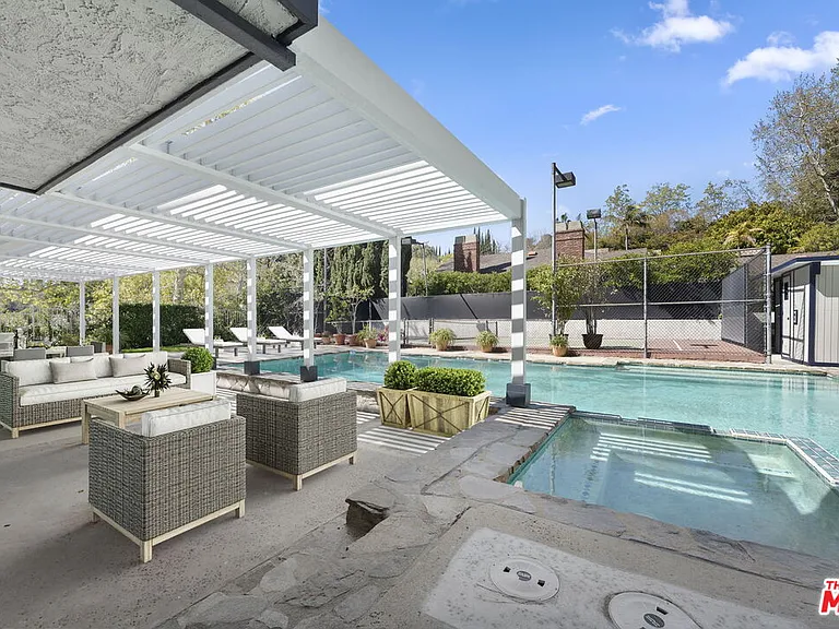 2937 Deep Canyon Dr — Photo 9