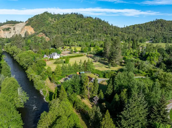8422 New Hope Rd, Grants Pass, OR 97527