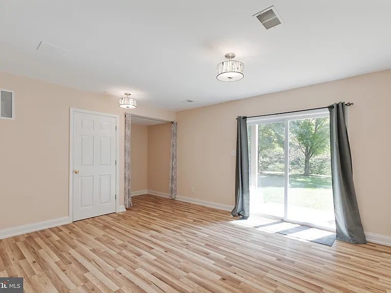 237 Jefferson Ave — Photo 23