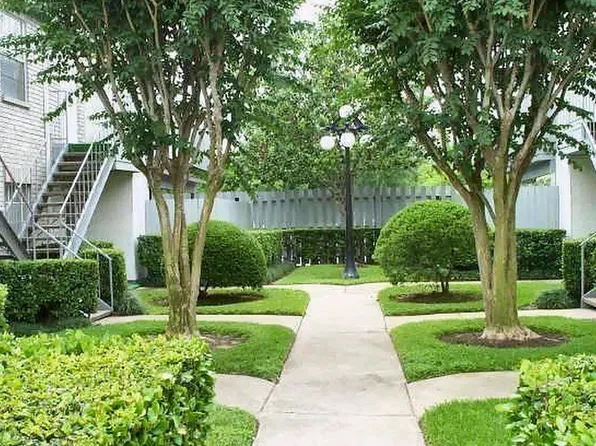 8787 Brae Acres Rd APT 605, Houston, TX 77074