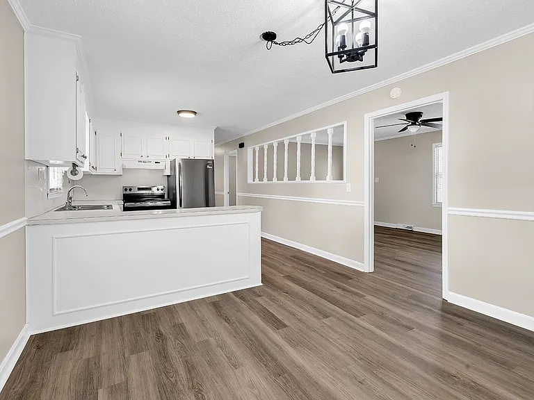 1354 Rogers Rd — Photo 25