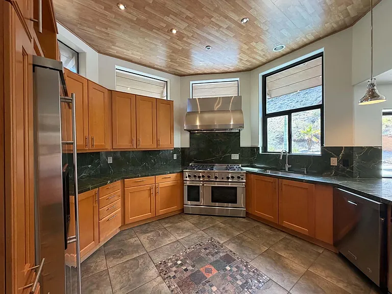 10 Venus Dr — Photo 38
