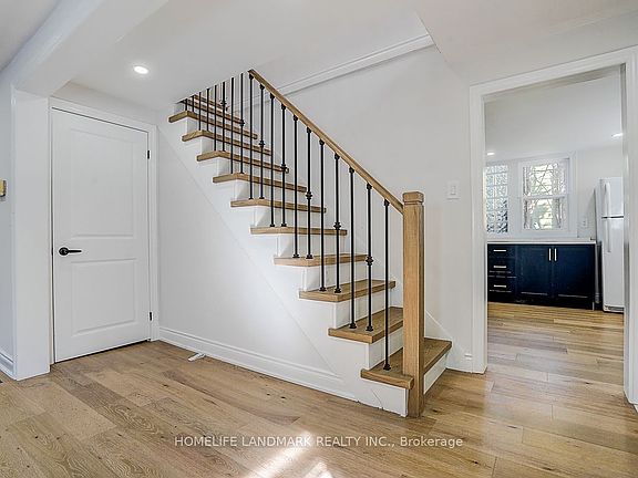 4th image of 18846 Leslie St