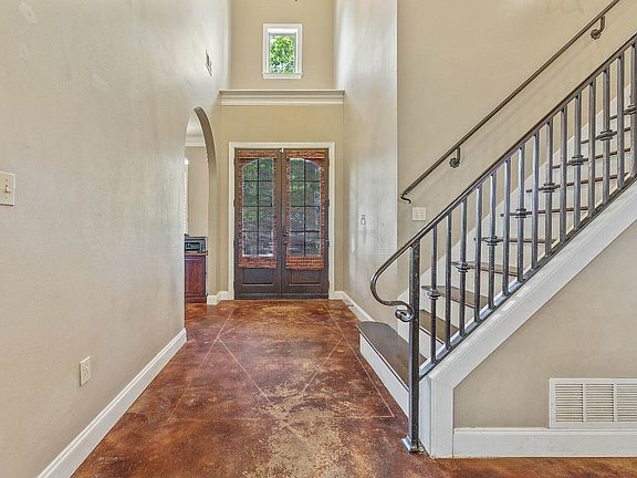 2nd image of 752 Pleasant Woods Dr