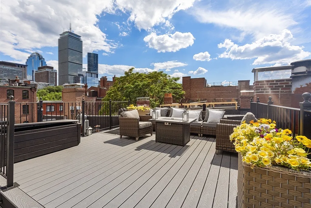 2 bed, 2.0 bath, 1305 sqft, $7,750 — Photo 1