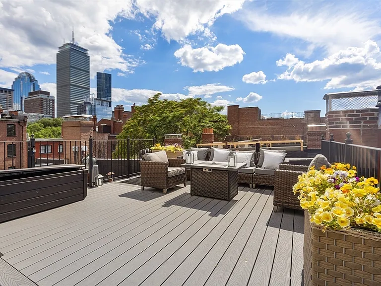 230 Marlborough St #4 — Photo 1