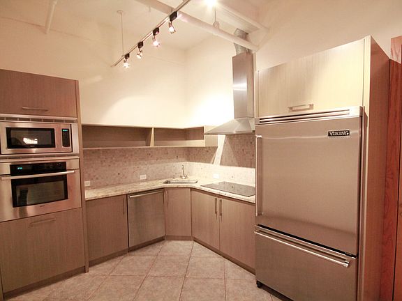 3rd image of 109 W 26th St Room 3B
