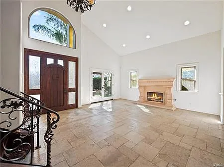 5 bed, 3369 sqft, $11,950 — Photo 4