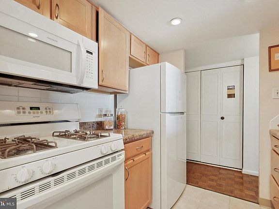 4th image of 100 West Ave APT 604