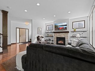 21340 Hytrail Cir, Lakeville, MN 55044