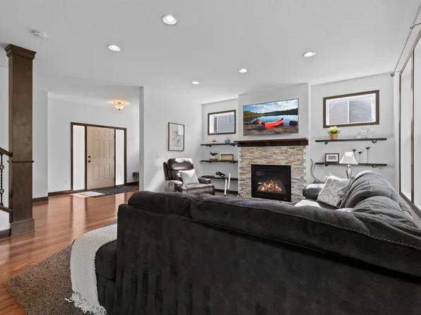 21340 Hytrail Cir, Lakeville, MN 55044