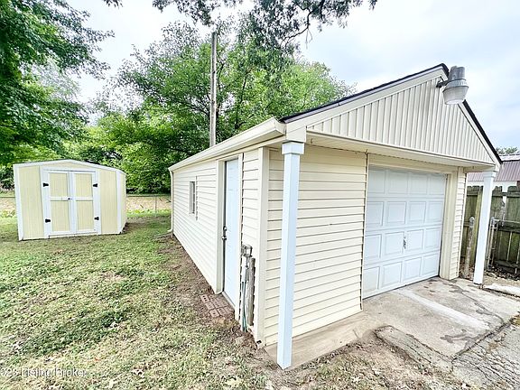 2nd image of 7412 Nancy Ln