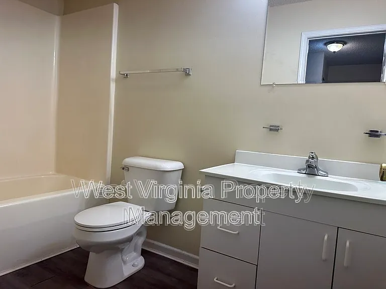 104 N 8th St #302 — Photo 7