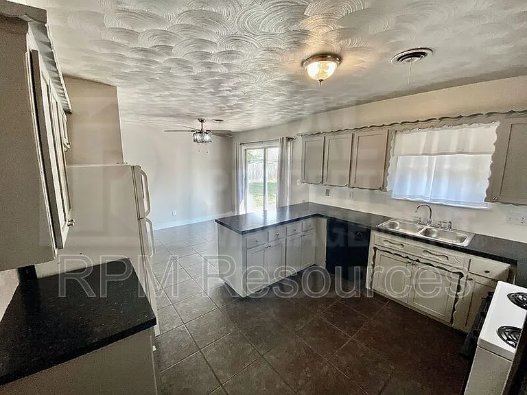 3024 SW 66th St — Photo 11
