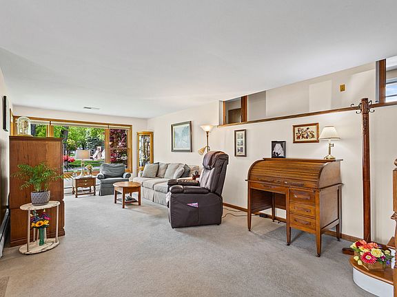 5th image of 21 N Waterman Ave