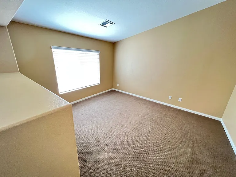 742 Canary Wharf Dr — Photo 35