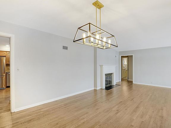 5th image of 1212 W Elm Ave