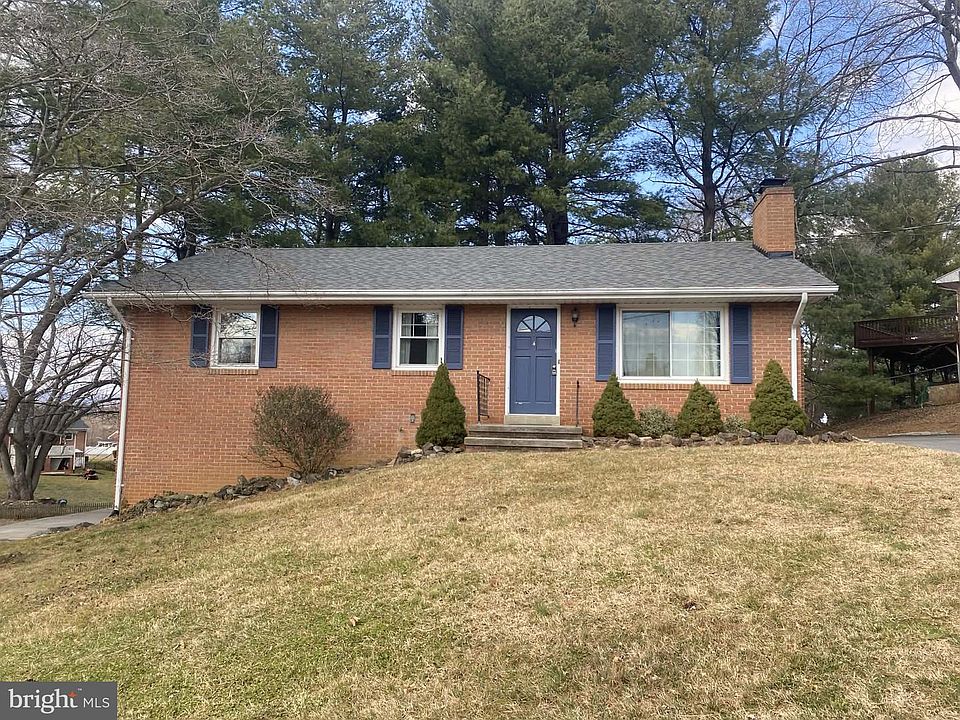 1st image of 4 Evelyn Ct