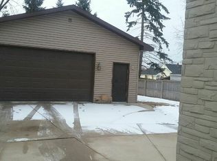 881 7th St, Menasha, WI 54952