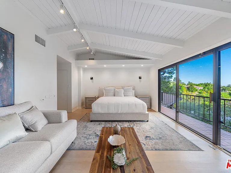 9305 Beverly Crest Dr — Photo 42