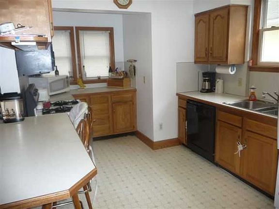 4th image of 3846 Watson Ave