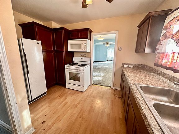3rd image of 80 W Oak St