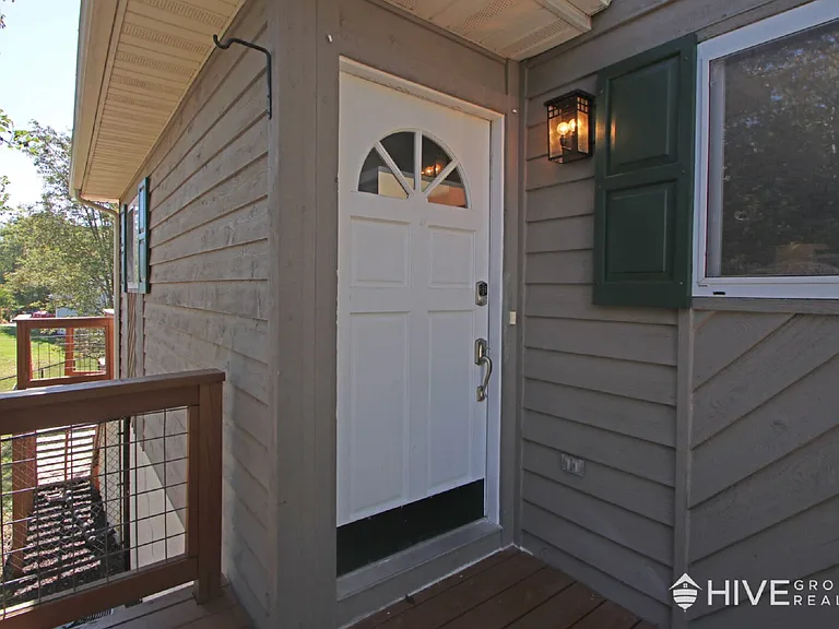 1041 Oak View Ct — Photo 2