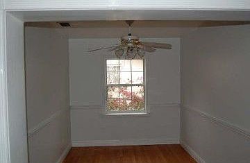 2nd image of 1561 Chestnut Ave