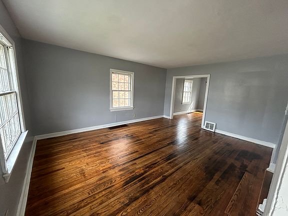 2nd image of 1206 S Roosevelt Dr
