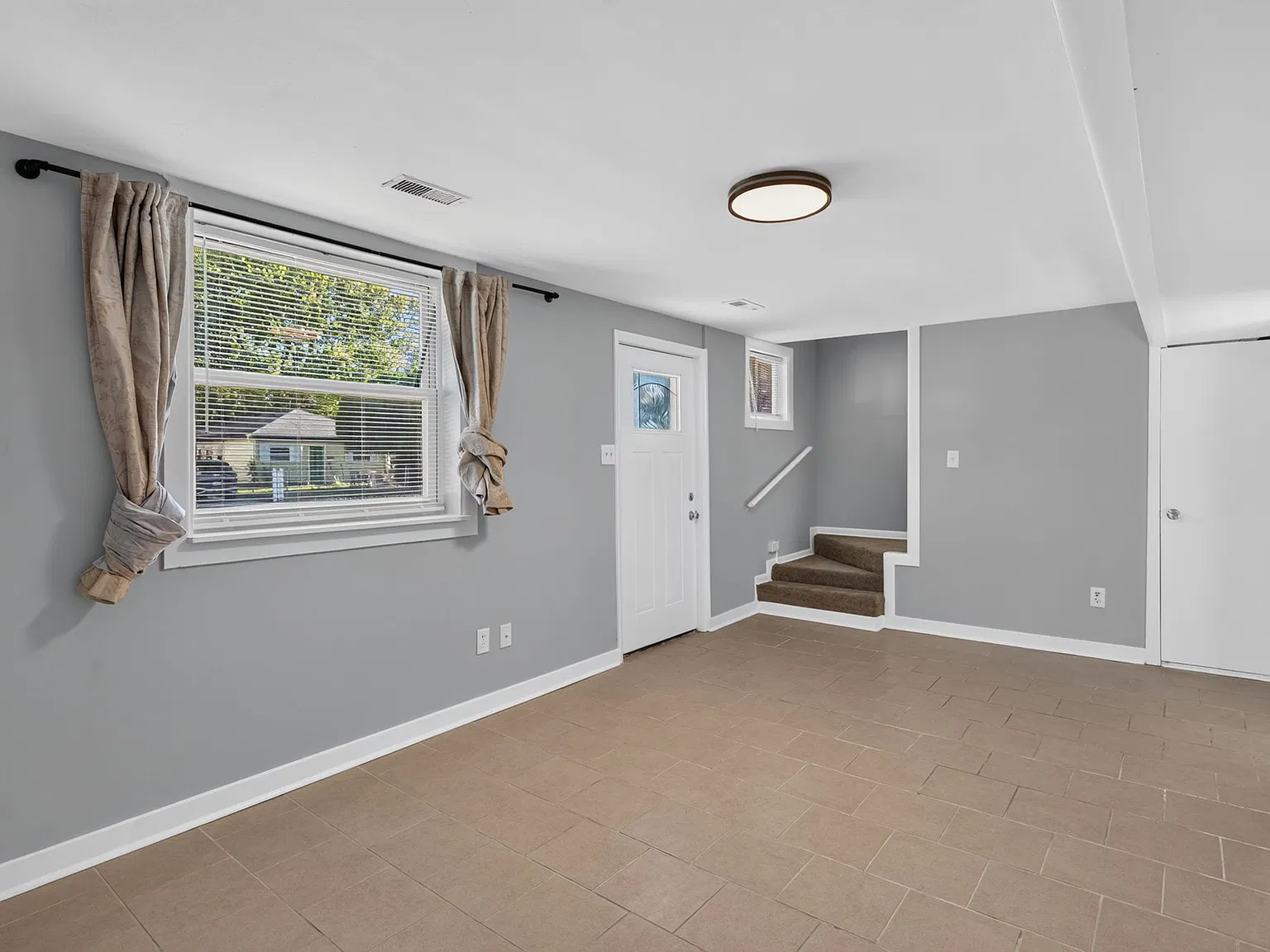4 bed, 1.5 bath, 1152 sqft, $1,600 — Photo 3