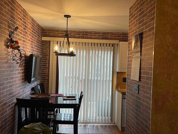 5th image of 21 Pearsall St #2