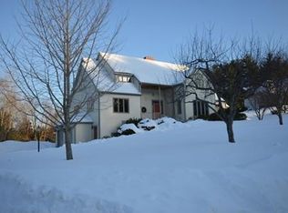 12 Canterbury Ln, Amherst, MA 01002