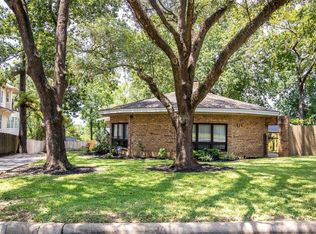 822 W Houston St, Highlands, TX 77562 | Zillow