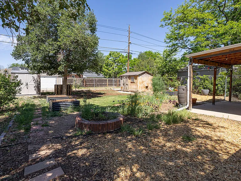 2233 Poplar St — Photo 17