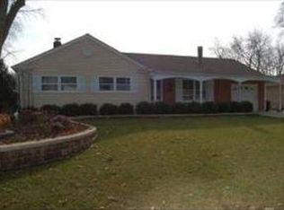 820 Balmoral Dr, Dundee, IL 60118