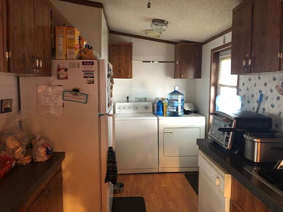 3rd image of 1215 Autumn Dr