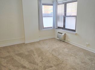 1335 N Astor St APT 1B, Chicago, IL 60610
