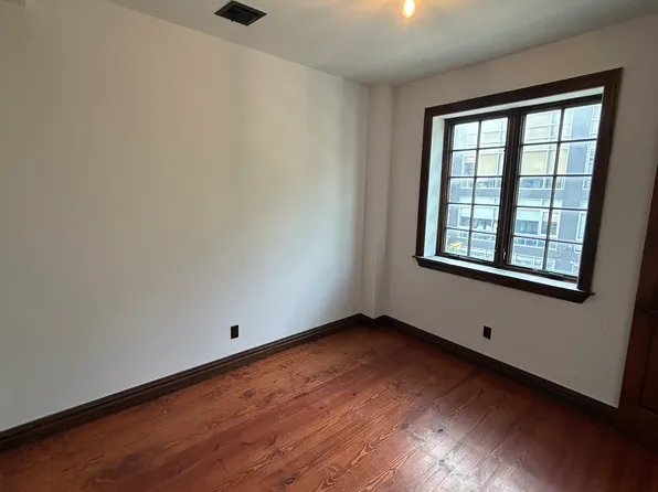 235 Kent Avenue image 9 of 14