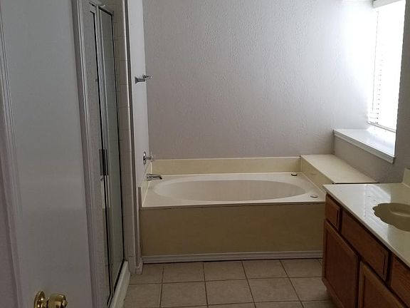 5th image of 2701 Knights Bridge Dr