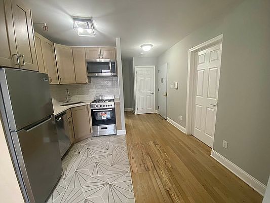 2nd image of 113 W 75th St #5B