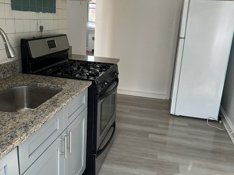 2nd image of 6753 Castor Ave