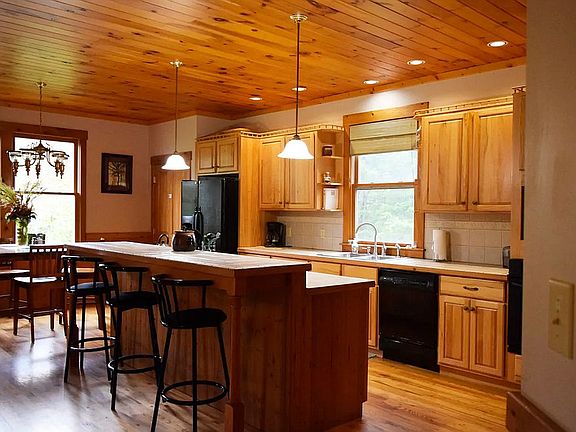 Spacious kitchen eat-at bar