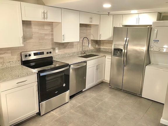 2nd image of 1004 Parkvale Courtapt