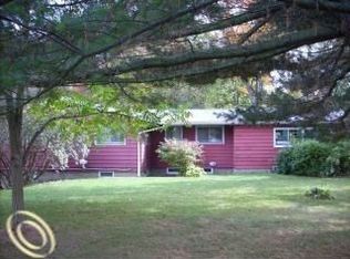 10675 Fieldcrest Dr, Brighton, MI 48116