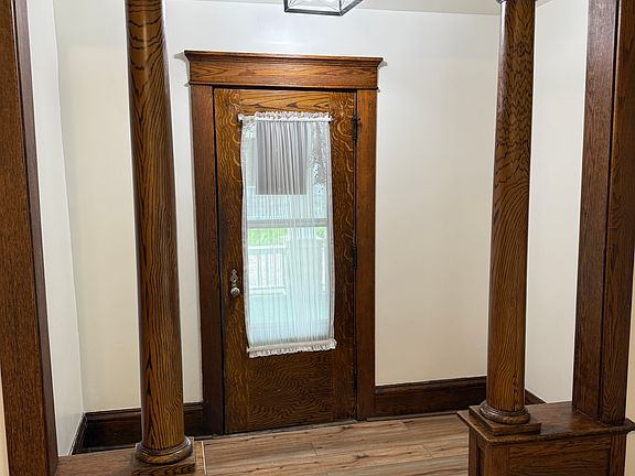 3rd image of 260 Jones St