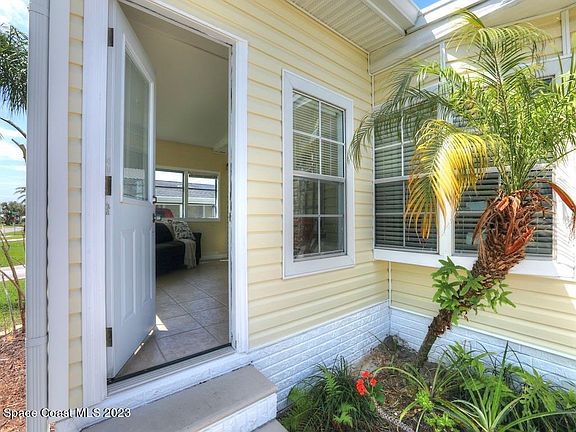 4th image of 1217 Barefoot Cir