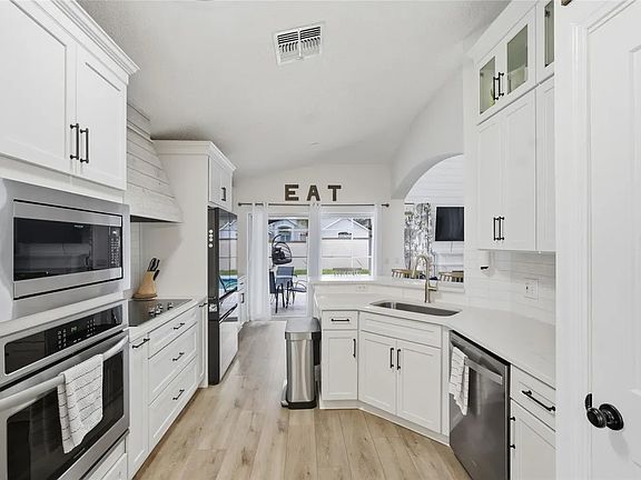 3rd image of 1321 Rebecca Dr