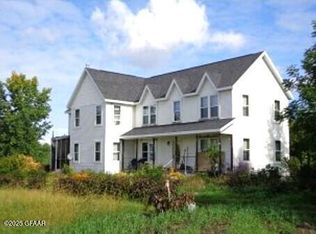 458 4th Ave NE, Reynolds, ND 58275