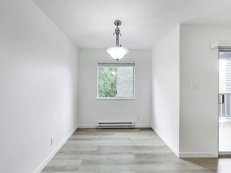 1015 Continentals Way — Photo 7
